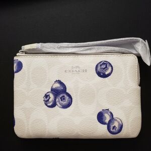 NWT! COACH PURPLE BLUEBERRY PRINT CORNER ZIP WRISTLET